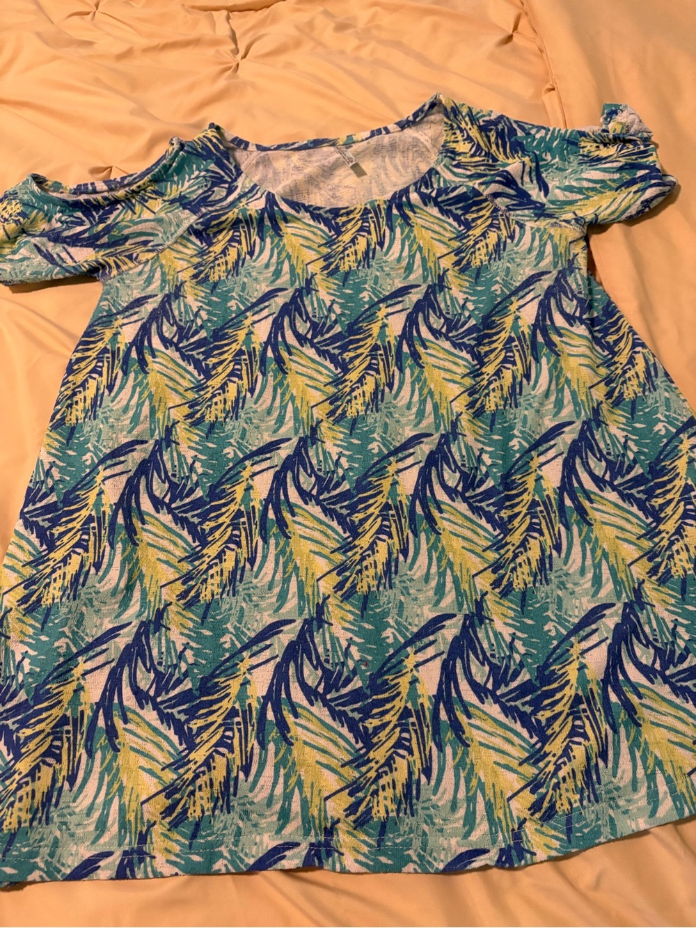 Lulu B open shoulder multicolor size medium pullover